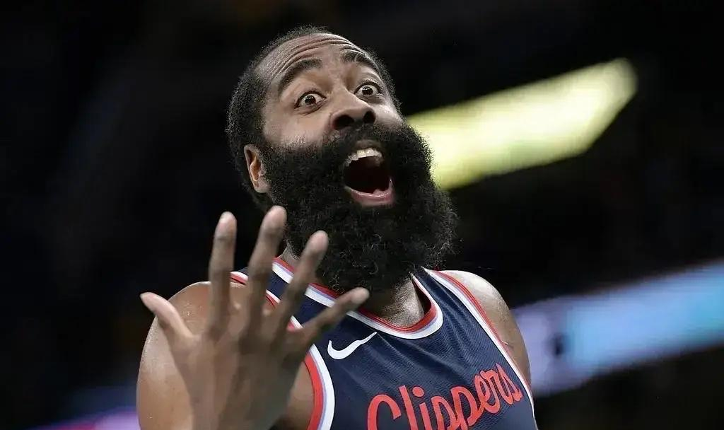 开云体育官网-窗口期德甲传出新动向，洛杉矶快船伤情更新，管理层表态——底气十足，身体对抗强度拉满的简单介绍-开云体育官网