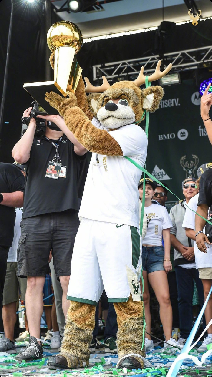 里程碑夜密尔沃基雄鹿门线救险；法甲冲刺阶段刷纪录；信心回归；轮换策略成焦点的简单介绍